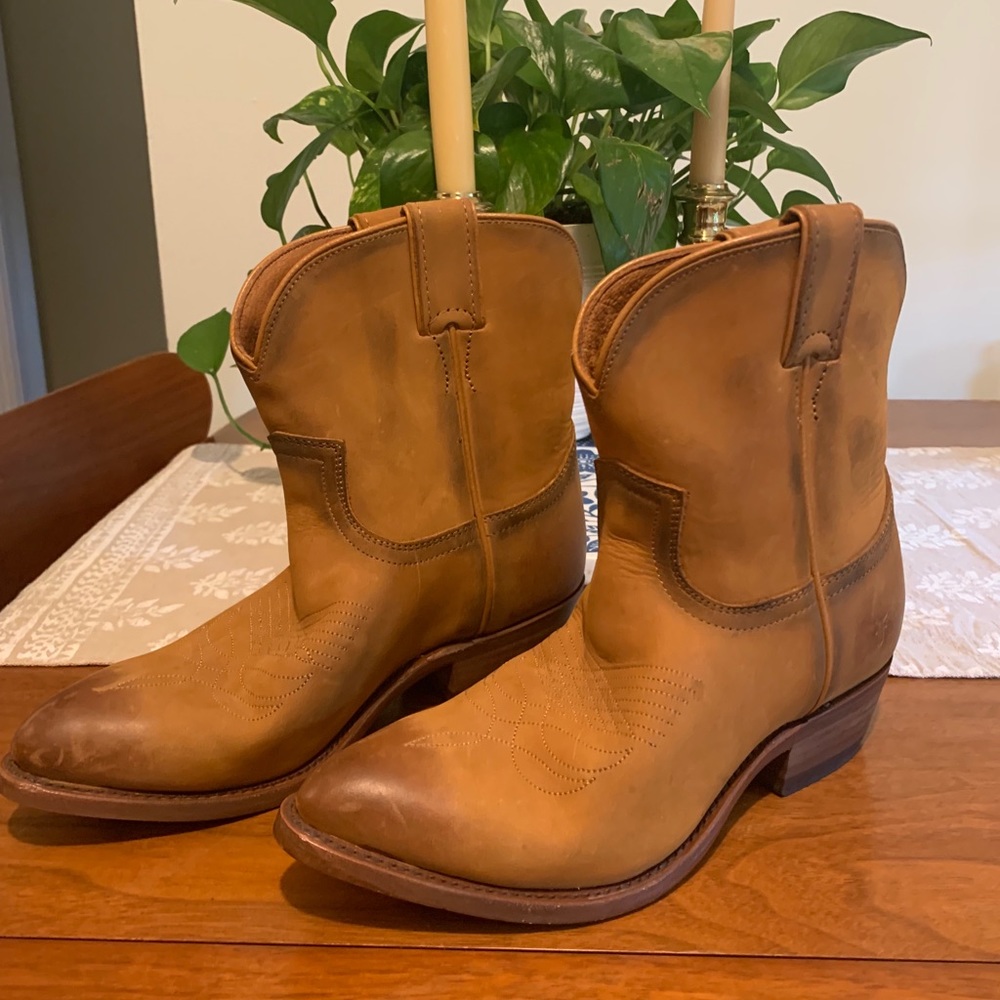 Frye Women’s Billy Short Cowboy Boot
